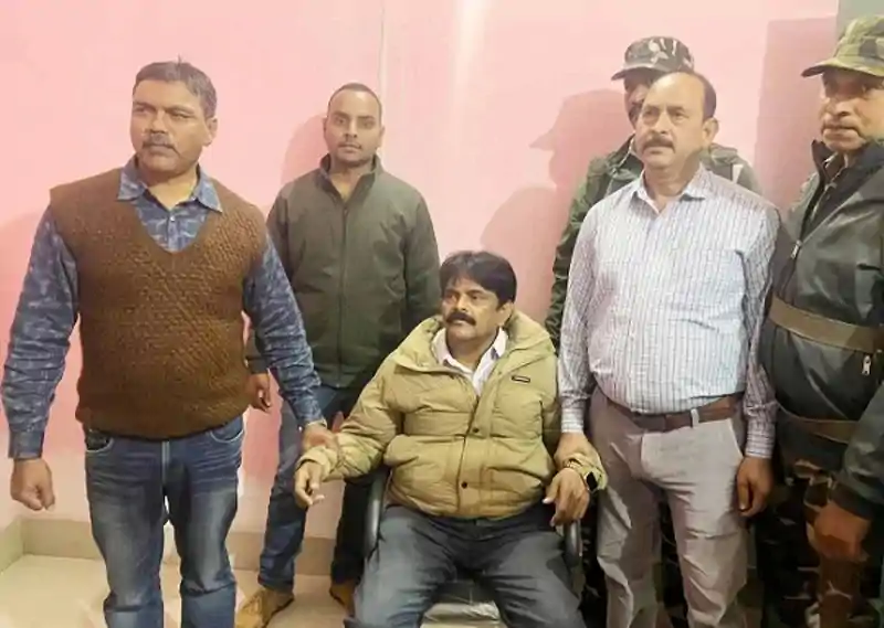 चतरा में एसीबी की बड़ी कार्रवाई, आयुष मेडिकल अधिकारी रिश्वत लेते गिरफ्तार चतरा में एसीबी की बड़ी कार्रवाई, आयुष मेडिकल अधिकारी रिश्वत लेते गिरफ्तार