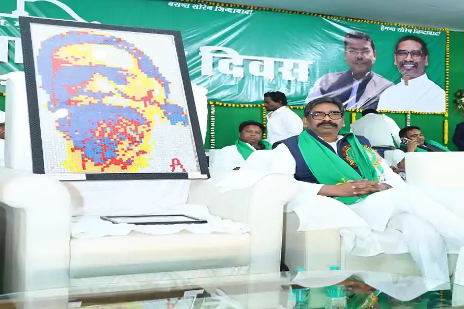 दुमका : दिशोम गुरु के बिना पहली बार मना स्थापना दिवस, 'गुरूजी' को याद कर मंच से भावुक हुये मुख्यमंत्री