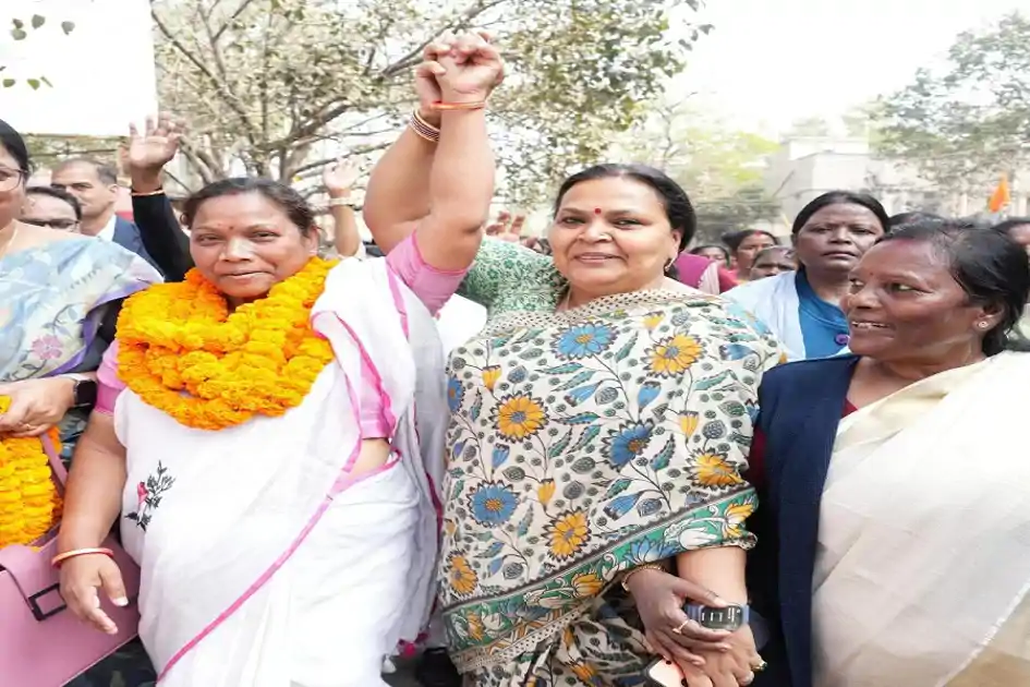 मेयर पद के लिये रमा खलखो ने नामांकन दाखिल किया, कांग्रेस खेमे में दिखा जोश