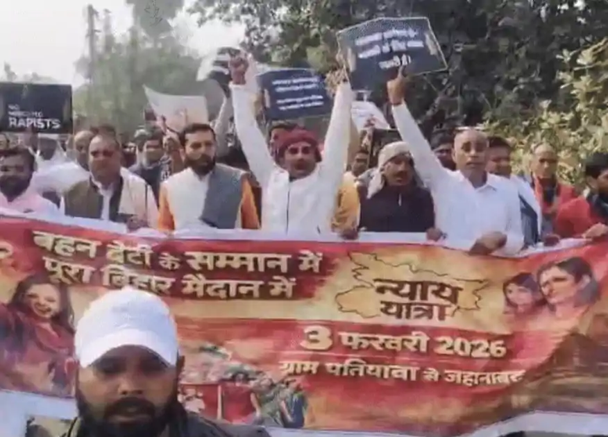 NEET छात्रा मौत मामला: बहन बेटियों के सम्मान में पूरा बिहार मैदान में.. पोस्टर लेकर सड़क पर उतरे लोग 