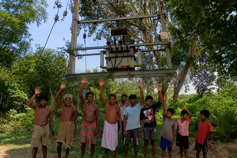 खराब हुआ ट्रांसफॉर्मर, मुहाल हुआ जीना, निवासियों ने लगायी विभाग से गुहार खराब हुआ ट्रांसफॉर्मर, मुहाल हुआ जीना, निवासियों ने लगायी विभाग से गुहार