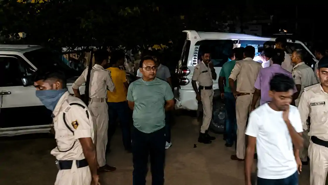 गोपालगंज: आरोपी को छुड़ाने के लिए पुलिस टीम पर ​कुदाल-हंसुआ से हमला, पुलिस अधिकारी समेत इतने जवान घायल