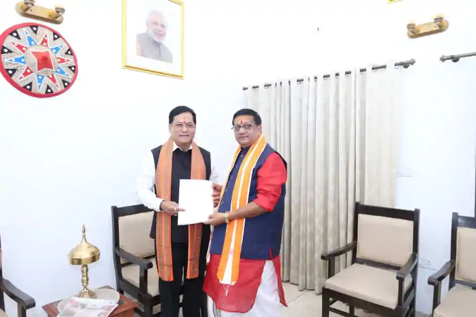 केंद्रीय मंत्री से मिले राज्य के पथ निर्माण मंत्री, रखी यह मांग