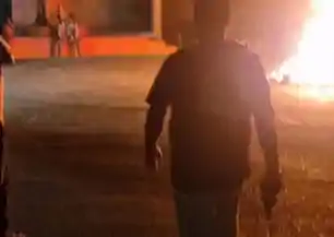 होलिका दहन में रिवाल्वर लहराते दिखे JDU के पूर्व विधायक गोपाल मंडल, बेटे ने शेयर किया वीडियो