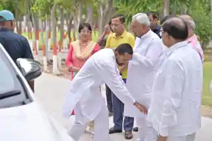 निशांत की 'सद्भाव यात्रा': पिता नीतीश कुमार का आशीर्वाद लेकर यात्रा पर निकले निशांत, कहा-सबको साथ लेकर चलना है