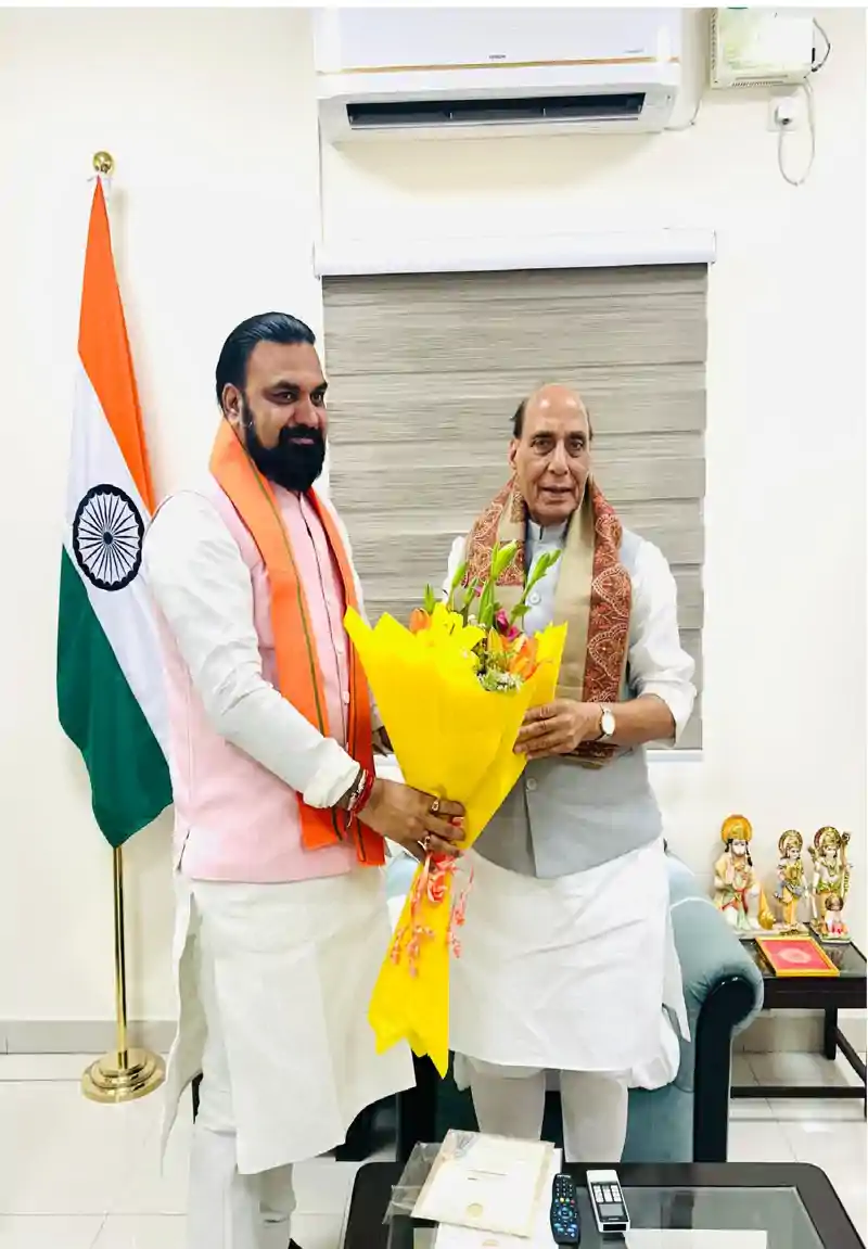 रक्षा मंत्री राजनाथ सिंह से मिले CM सम्राट, अब अमित शाह से होगी मुलाकात, मंत्रियों के नाम पर लगेगी मुहर रक्षा मंत्री राजनाथ सिंह से मिले CM सम्राट, अब अमित शाह से होगी मुलाकात, मंत्रियों के नाम पर लगेगी मुहर