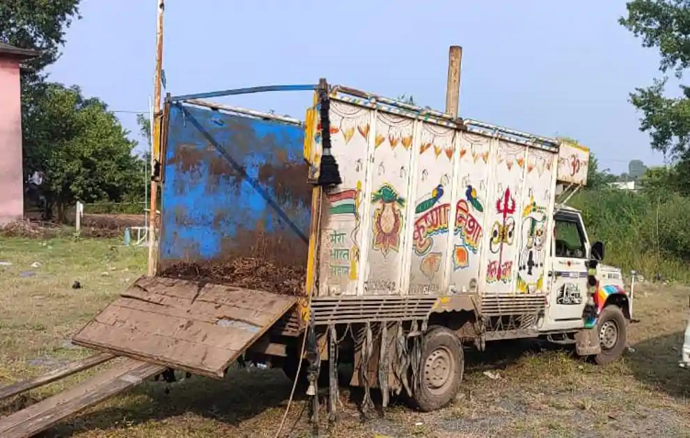 पलामू में पुलिस की बड़ी कार्रवाई, लेस्लीगंज में 11 मवेशी तस्करी से मुक्त, तस्कर फरार