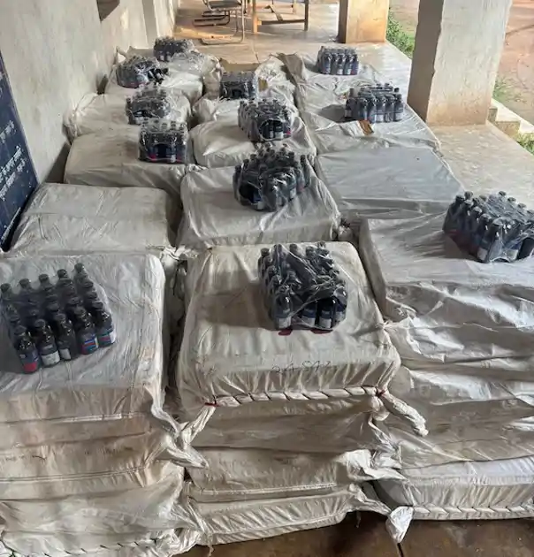 यूपी क्राइम ब्रांच की सूचना पर मांडर पुलिस की कार्रवाई, 13,400 बोतल फेंसाडाइल कफ सिरप जब्त 