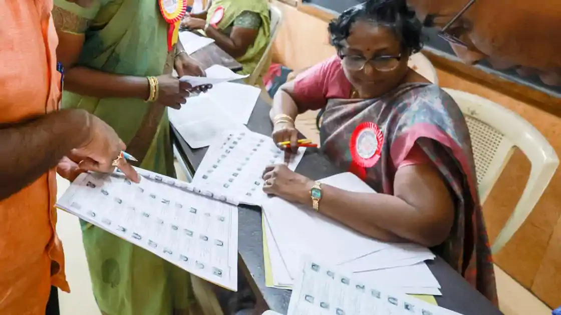 9 राज्यों और 3 केंद्रशासित प्रदेशों में कल से मतदाता सूची का विशेष पुनरीक्षण शुरू, इस दिन जारी होगी अंतिम सूची