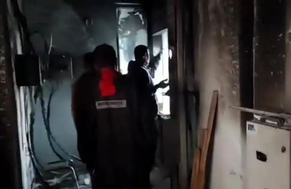 धनबाद समाहरणालय के जनरेटर रूम में लगी आ*ग, बड़ा हादसा टला 