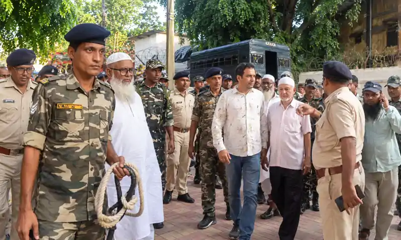 22 साल बाद कोर्ट का फैसला, फहीम खान के घर AK-47 हमले में 3 को उम्रकैद 22 साल बाद कोर्ट का फैसला, फहीम खान के घर AK-47 हमले में 3 को उम्रकैद