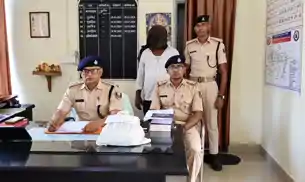पुलिस की नशे के खिलाफ कार्रवाई, बर्तन की दुकाव व गोदाम में छापेमारी, गांजा बरामद पुलिस की नशे के खिलाफ कार्रवाई, बर्तन की दुकाव व गोदाम में छापेमारी, गांजा बरामद