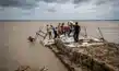 नदी में बढ़ते पानी को देखकर किनारे बसे लोग भयभीत, कर रहे रतजगा  -Seeing the rising water in the river, the people living on the banks are scared and are staying awake all night