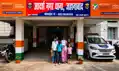 दो पत्नियों, चार बच्चों को छोड़ तीसरी महिला संग फरार हुआ पति, इंसाफ की गुहार लेकर थाने पहुंचीं दोनों पत्नियां