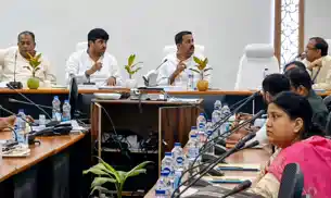 गंडक नदी में जलस्तर बढ़ने से कटाव जारी, कलेक्ट्रेट में हुई आपदा की मीटिंग गंडक नदी में जलस्तर बढ़ने से कटाव जारी, कलेक्ट्रेट में हुई आपदा की मीटिंग