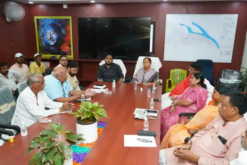 महापौर सीता साहू ने पटना नगर निगम संयुक्त कर्मचारी संघ के प्रतिनिधिमंडल के साथ की बैठक, अनिश्चितकालीन हड़ताल पर चर्चा