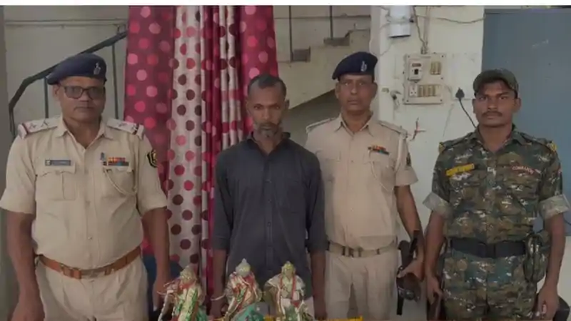 राम जानकी मंदिर से पौराणिक अष्टधातु की मूर्ति चोरी, गस्ती पार्टी और चौकीदार निलंबित राम जानकी मंदिर से पौराणिक अष्टधातु की मूर्ति चोरी, गस्ती पार्टी और चौकीदार निलंबित