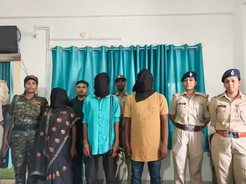 लाखों की हेरोइन के साथ 3 तस्कर गिरफ्तार, असम-त्रिपुरा से लाकर यहां बेचते थे लाखों की हेरोइन के साथ 3 तस्कर गिरफ्तार, असम-त्रिपुरा से लाकर यहां बेचते थे