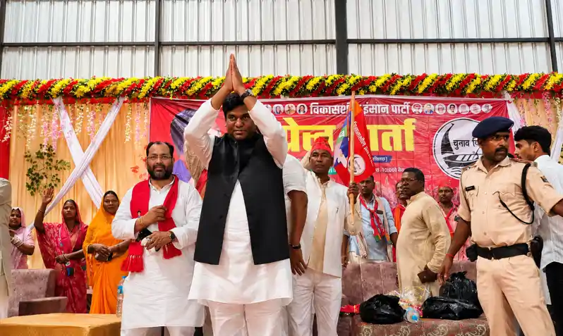 आरक्षण दो या कुर्सी छोड़ो, 2027 में हिसाब करेगा निषाद समाज : मुकेश सहनी