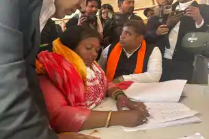 नगर निकाय चुनाव 2026 : भाजपा समर्थित प्रत्याशी रौशनी खलखो ने नामांकन दाखिल किया