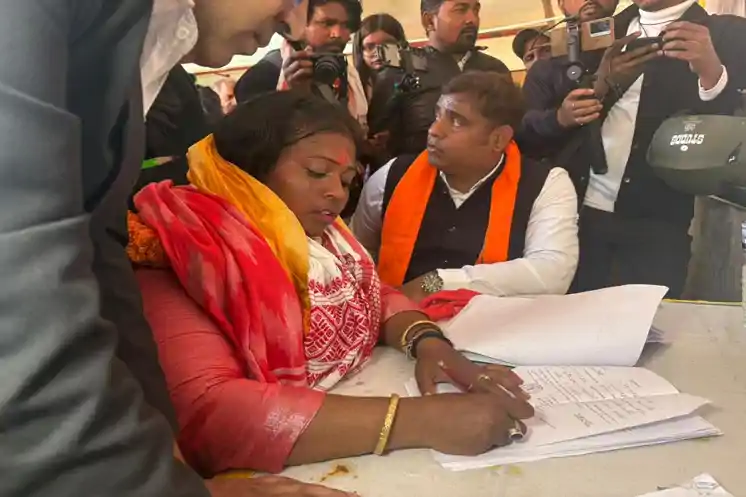 नगर निकाय चुनाव 2026 : भाजपा समर्थित प्रत्याशी रौशनी खलखो ने नामांकन दाखिल किया