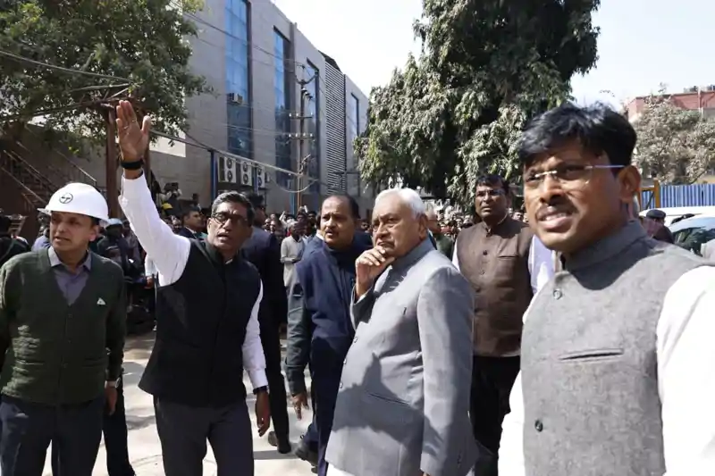 सीएम नीतीश कुमार ने किया PMCH का निरीक्षण, अधिकारियों को दिए ये आदेश नीतीश कुमार की तस्वीर