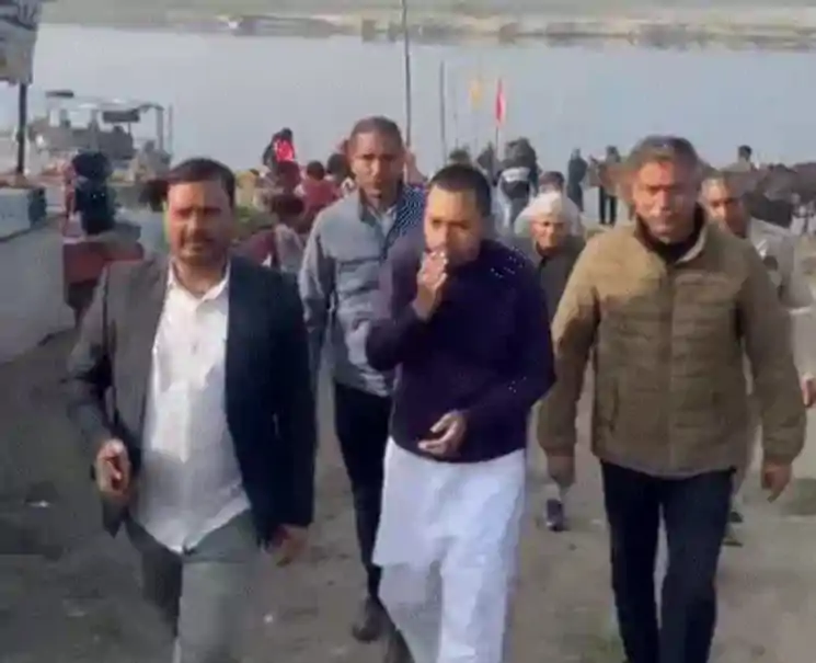 नीतीश कुमार के बेटे निशांत पहुंचे वृंदावन, कभी पैदल तो कभी ई रिक्शा से किया सफर