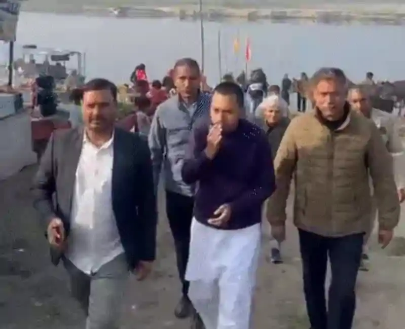 नीतीश कुमार के बेटे निशांत पहुंचे वृंदावन, कभी पैदल तो कभी ई रिक्शा से किया सफर निशांत कुमार