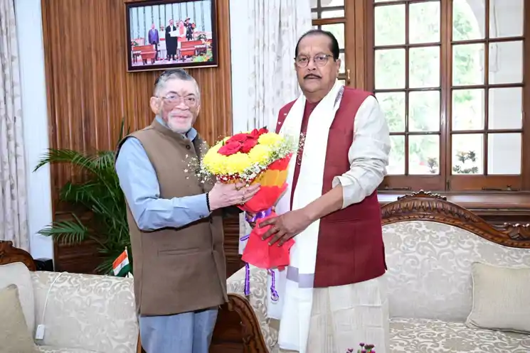  मंत्री राधाकृष्ण किशोर ने राज्यपाल गंगवार से की मुलाकात, चांसलर पोर्टल की दिक्कतों से अवगत कराया 