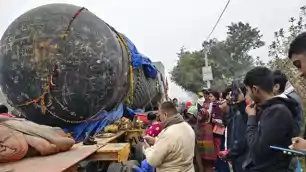 दुनिया का सबसे बड़ा शिवलिंग बिहार पहुंचा, श्रद्धालुओं की उमड़ी भीड़, 17 जनवरी को होगी स्थापना