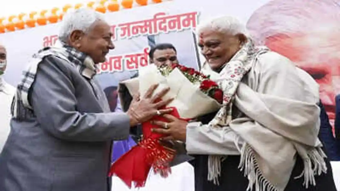 शकुनी चौधरी के जन्मदिन पर बेटे सम्राट को मिला नीतीश का आशीर्वाद, बोले- आपका बेटा सम्राट बहुत आगे जाएगा, अच्छा काम कर रहा 