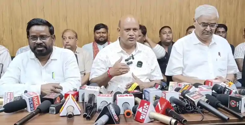 चरम पर सियासी संग्राम, विधायक ने सांसद पर दर्ज कराया मुकदमा चरम पर सियासी संग्राम, विधायक ने सांसद पर दर्ज कराया मुकदमा