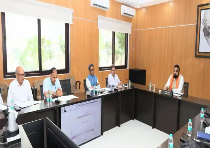 सीएम सम्राट ने सड़कों को दुरुस्त और चौड़ीकरण के दिए निर्देश, ग्रामीण कार्य विभाग के साथ समीक्षा बैठक सीएम सम्राट ने सड़कों को दुरुस्त और चौड़ीकरण के दिए निर्देश, ग्रामीण कार्य विभाग के साथ समीक्षा बैठक