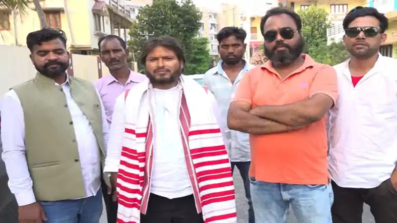 सामाजिक कार्यकर्ता रवि पीटर ने खरीदा पहला नामांकन पत्र, समर्थन जुटाने की कवायद शुरू सामाजिक कार्यकर्ता रवि पीटर ने खरीदा पहला नामांकन पत्र, समर्थन जुटाने की कवायद शुरू