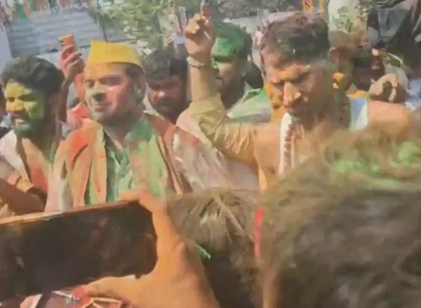 बिहार में सियासी होली का रंग: तेजप्रताप यादव की ‘कुर्ता फाड़’ होली, तेजस्वी यादव ने बेटी संग खेला गुलाल