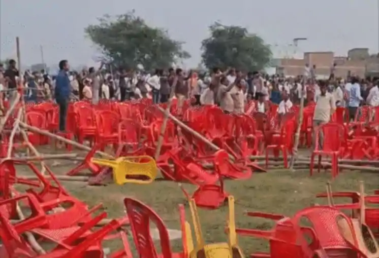 मुजफ्फरपुर में चिराग पासवान की सभा में बवाल: 5 घंटे की देरी से पहुंचे, भीड़ ने फेंकी कुर्सियां