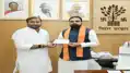 मुख्यमंत्री से मिले BJP नेता विकास सिंह, 'मुख्यमंत्री राहत कोष' में सौंपी राशि