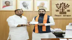 मुख्यमंत्री से मिले BJP नेता विकास सिंह, 'मुख्यमंत्री राहत कोष' में सौंपी राशि मुख्यमंत्री से मिले BJP नेता विकास सिंह, 'मुख्यमंत्री राहत कोष' में सौंपी राशि