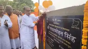मोतीझील में बनेगा 9 करोड़ का 'लेजर लाइट एंड साउंड' शो, सांसद ने किया शिलान्यास मोतीझील में बनेगा 9 करोड़ का 'लेजर लाइट एंड साउंड' शो, सांसद ने किया शिलान्यास