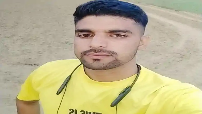 कुल्हड़िया स्टेशन पर ट्रेन का इंतजार कर रहे छात्र को सांप ने डसा, इलाज के दौरान मौत कुल्हड़िया स्टेशन पर ट्रेन का इंतजार कर रहे छात्र को सांप ने डसा, इलाज के दौरान मौत