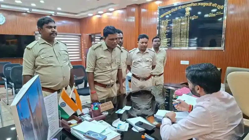 वर्षों से अटकी मांगों पर प्रशासन सक्रिय, एक महीने में कार्रवाई का भरोसा वर्षों से अटकी मांगों पर प्रशासन सक्रिय, एक महीने में कार्रवाई का भरोसा