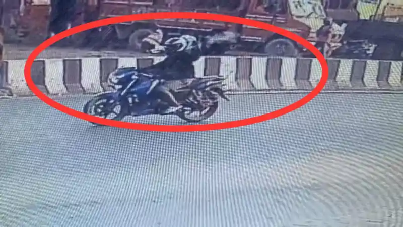 रांची : विकास में हॉस्पिटल के पास हवाई फा*यरिंग, राहुल सिंह गिरोह ने कार शोरूम मालिक को दी जान से मारने की धमकी रांची : विकास में हॉस्पिटल के पास हवाई फा*यरिंग, राहुल सिंह गिरोह ने कार शोरूम मालिक को दी जान से मारने की धमकी