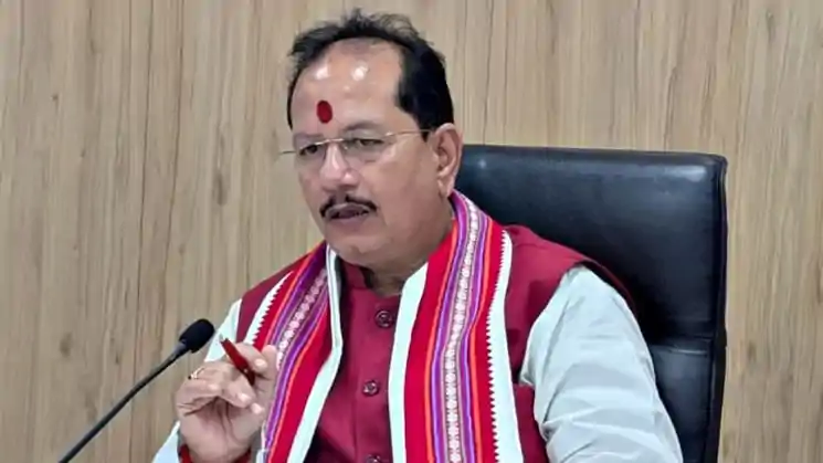 भागलपुर में सुनवाई के दौरान DCLR पर भड़के विजय सिन्हा बोले- रिटायरमेंट से पहले ही VRS दिलवा दूंगा