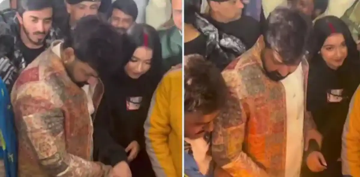 महिला का हाथ पकड़कर पवन सिंह ने काटा केक, मांग में सिंदूर देख यूजर्स बोले- ये तीसरी वाली तो नहीं