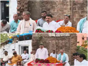 नवादा: विधायक कौशल यादव की अध्यक्षता में बैठक, जनता की समस्याएं सुनीं, अधिकारियों को दिया निर्देश