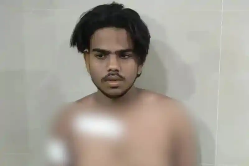 जमशेदपुर : पानी फेंकने पर हुये विवाद में युवक को मारा चाकू, अस्पताल में भर्ती जमशेदपुर : पानी फेंकने पर हुये विवाद में युवक को मारा चाकू, अस्पताल में भर्ती