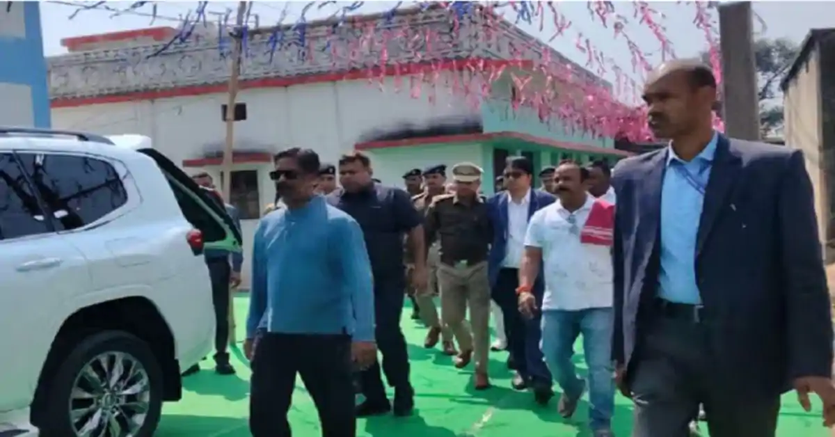 बाहा पर्व से पहले पैतृक गांव नेमरा पहुंचे सीएम हेमंत सोरेन, विकास कार्यों का लिया जायज़ा 