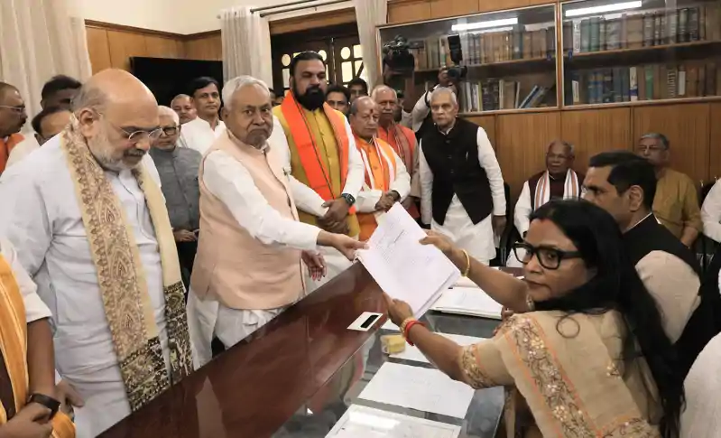 नीतीश कुमार ने राज्यसभा के लिए किया नामांकन, अमित शाह रहे मौजूद, साथ दिखे सम्राट चौधरी नीतीश कुमार