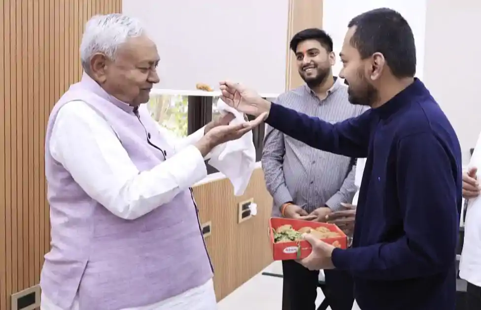 नीतीश के राज्यसभा जाने की अटकलें तेज, आज कर सकते हैं नामांकन, CM हाउस पहुंचे कार्यकर्ता बोले—बिहार छोड़कर नहीं जाने देंगे