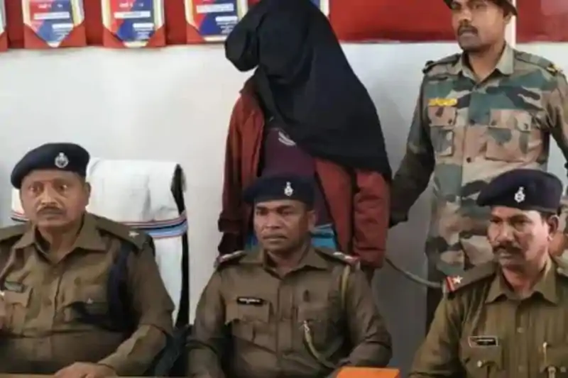 पाकुड़ में पुलिस की बड़ी कार्रवाई, कुख्यात अपराधी ताला मुर्मू हथियार के साथ गिरफ्तार पाकुड़ में पुलिस की बड़ी कार्रवाई, कुख्यात अपराधी ताला मुर्मू हथियार के साथ गिरफ्तार
